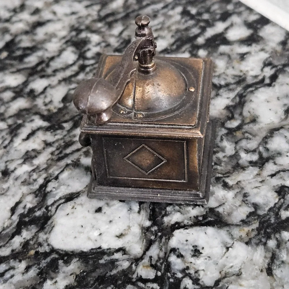 mini die-cast metal collectible old-fashioned‎ coffee grinder pencil sharpener